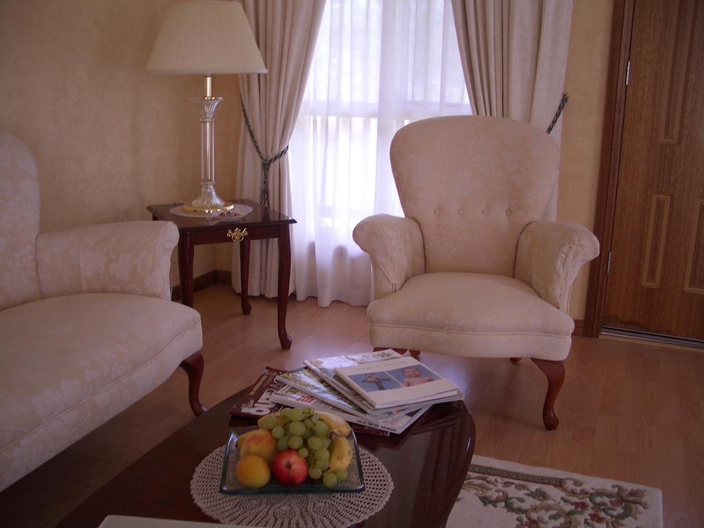 ناراركورت Carolynnes Cottages الغرفة الصورة