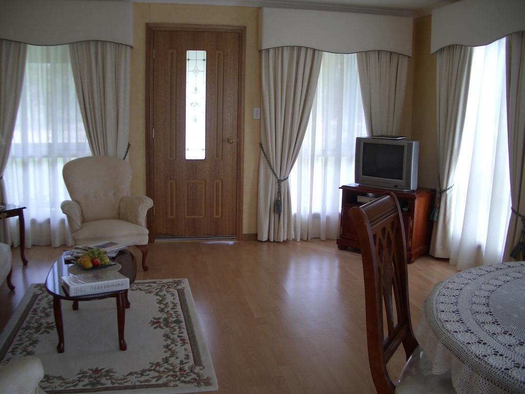 ناراركورت Carolynnes Cottages الغرفة الصورة