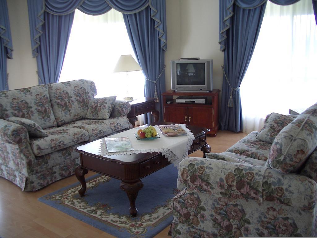 ناراركورت Carolynnes Cottages الغرفة الصورة